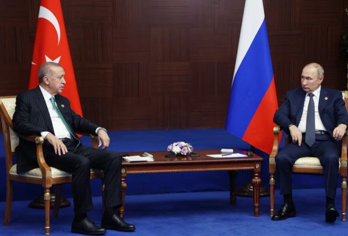 Türkeis Präsident Recep Tayyip Erdogan (l) und Kremlchef Wladimir Putin haben sich im kasachischen Astana getroffen. Recep Tayyip Erdogan Outin