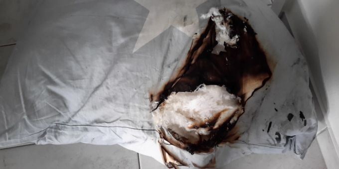 Ein explodierter Samsung-Akku setzte die Wohnung eines Nau.ch-Lesers in Brand. samsung