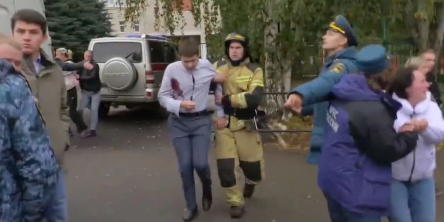 Weitere Kinder wurden bei dem Amoklauf verletzt. Rettungskräft sind vor Ort.