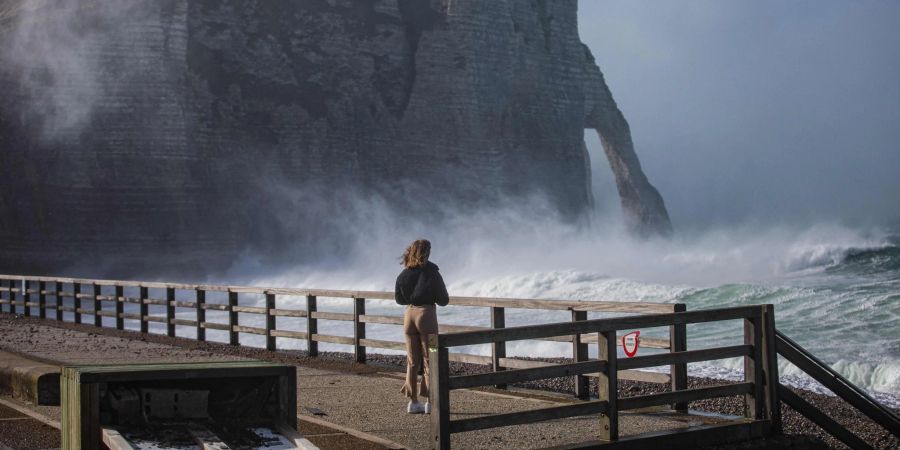 Die Steilküste in Étretat bietet einen urgewaltigen Anblick - birgt aber auch Gefahren.