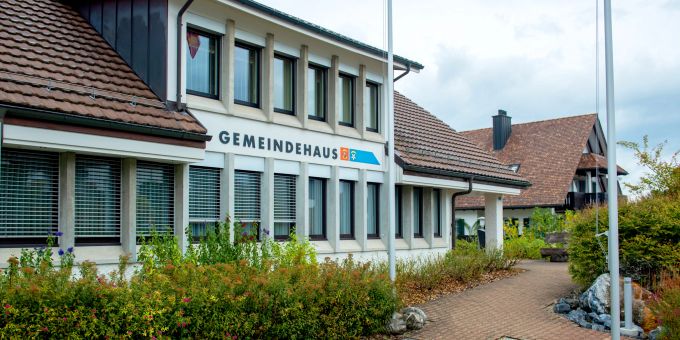 Das Gemeindehaus in Neerach. - Bezirk Dielsdorf Das Gemeindehaus in Neerach. - Bezirk Dielsdorf