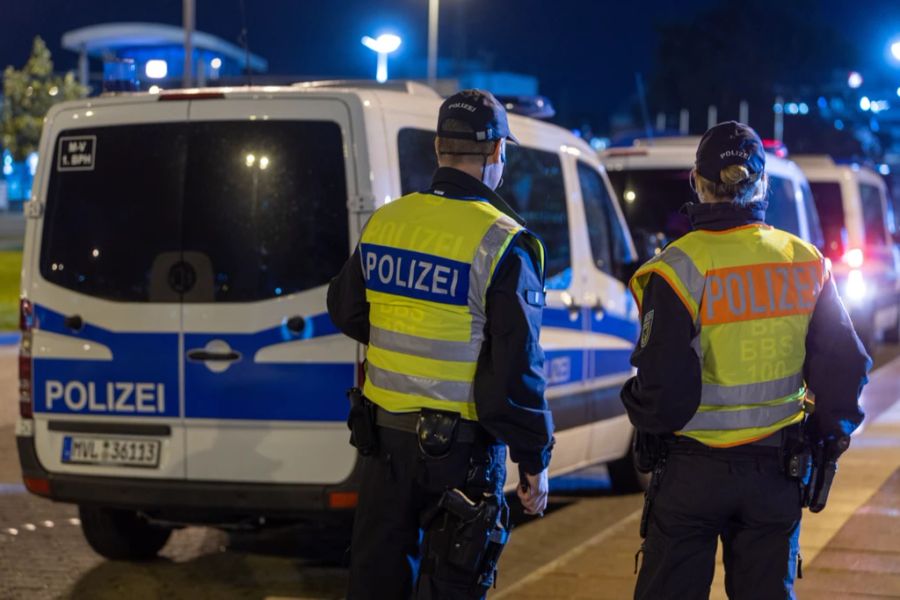 In den Städten gibt es auch mehr Nachteinsätze wegen Gewalt und übermässigem Drogen- und Alkoholkonsum.