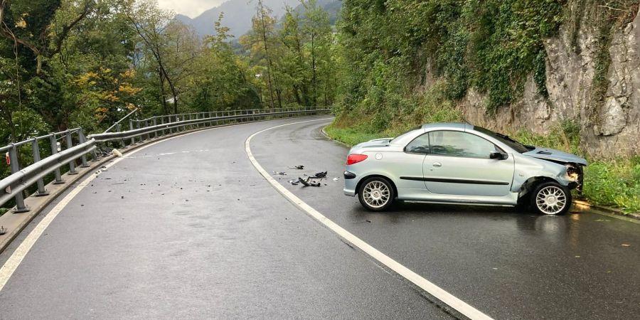 Obstalden: Lenkerin kollidiert mit Leitplanke