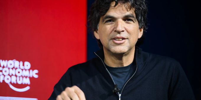 Der Pressezeichner Patrick Chappatte nutzt Anlässe wie das Weltwirtschaftsforum in Davos, um sich für die Pressefreiheit und bedrohte Pressezeichner einzusetzen. (Archivbild) Der Pressezeichner Patrick Chappatte nutzt Anlässe wie das Weltwirtschaftsforum in Davos, um sich für die Pressefreiheit und bedrohte Pressezeichner einzusetzen. (Archivbild)