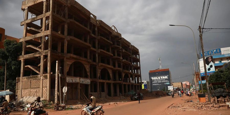 Nur wenige Menschen wagten sich am Freitag auf die normalerweise belebten Strassen von Burkina Fasos Hauptstadt Ouagadougou.
