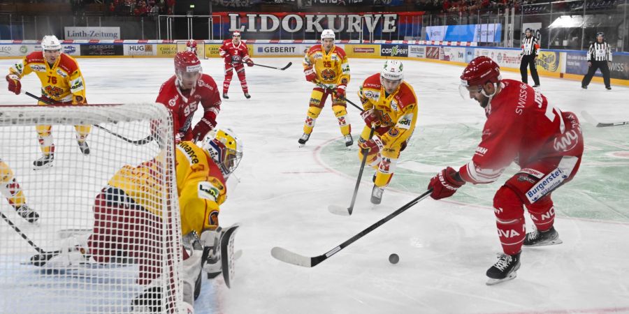 Die Rapperswil-Jona Lakers gewinnen das Spitzenspiel gegen den EHC Biel.