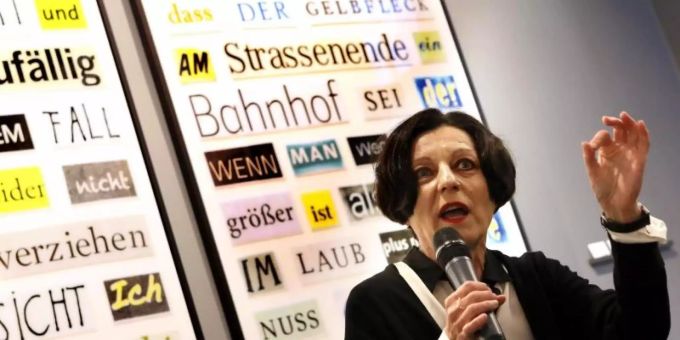 Die Literaturnobelpreisträgerin Herta Müller sammelt Wörter. Foto: Stephanie Pilick Die Literaturnobelpreisträgerin Herta Müller sammelt Wörter. Foto: Stephanie Pilick