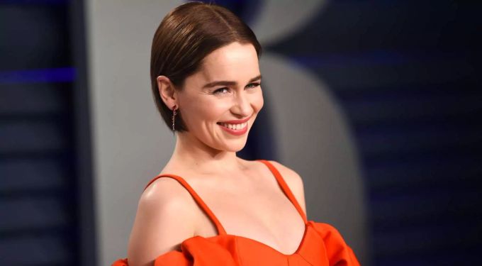 Mittlerweile geht es der «Game of Thrones»-Schauspielerin wieder gut. Emilia Clarke kommt an die Vanity Fair Oscar Party in Beverly Hills. game of thrones