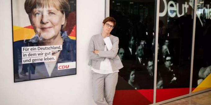«Wenn Frau Merkel versuchen sollte, ihre Kanzlerschaft an Frau Kamp-Karrenbauer zu übergeben, gäbe es sofort Neuwahlen», sagt der Chef des konservativen Seeheimer Kreises in der SPD, Johannes Kahrs. Foto: Kay Nietfeld «Wenn Frau Merkel versuchen sollte, ihre Kanzlerschaft an Frau Kamp-Karrenbauer zu übergeben, gäbe es sofort Neuwahlen», sagt der Chef des konservativen Seeheimer Kreises in der SPD, Johannes Kahrs. Foto: Kay Nietfeld
