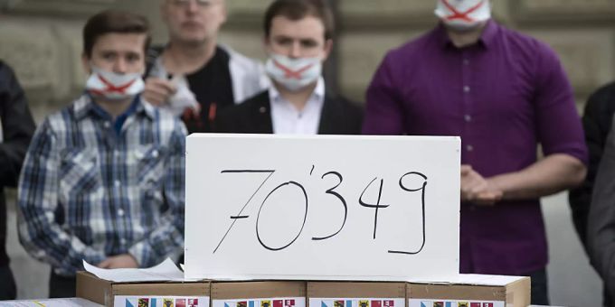 Die Ausweitung der Anti-Rassismus-Strafnorm auf Diskriminierung aufgrund der sexuellen Orientierung kommt vors Volk: Das Referendum ist formell zustande gekommen. Die Gegner sehen in der Gesetzesänderung eine Einschränkung der Meinungsfreiheit. (Archivbild) Die Ausweitung der Anti-Rassismus-Strafnorm auf Diskriminierung aufgrund der sexuellen Orientierung kommt vors Volk: Das Referendum ist formell zustande gekommen. Die Gegner sehen in der Gesetzesänderung eine Einschränkung der Meinungsfreiheit. (Archivbild)
