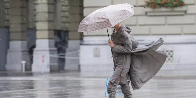 Diese Woche regnet es fast jeden Tag - nur am Mittwoch macht das regnerische Wetter eine Pause. Regenschirm Wetter