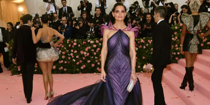 Katie Holmes an der Metropolitan Museum of Art's Benefizgala in New York. Wenig später zeigte sie sich mit Schatz Jamie Foxx. Katie Holmes