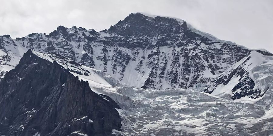 Wie formen Gletscher die typische alpine Landschaft? Mithilfe kosmischer Teilchen können Forschende unter den Eigergletscher blicken. (Archivbild)