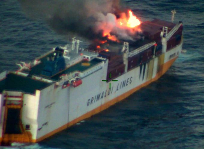 Das italienische Containerschiff «Grande America» geriet in Brand. Hier eine Aufnahme vom 11. März 2019. Die Grande America