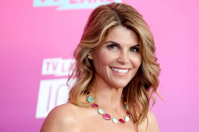 Schauspielerin Lori Loughlin wird Bestechung vorgeworfen. Lori Loughlin