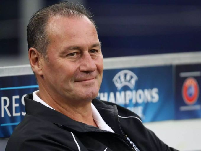 Schalke-Legende Huub Stevens (67). Der Holländer war bereits mehrere Male Trainer auf Schalke. Huub Stevens