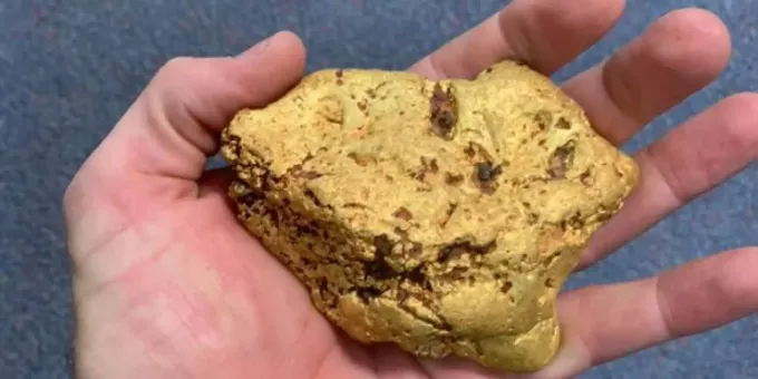 Riesiges Nugget Aus Gold In Australien Entdeckt