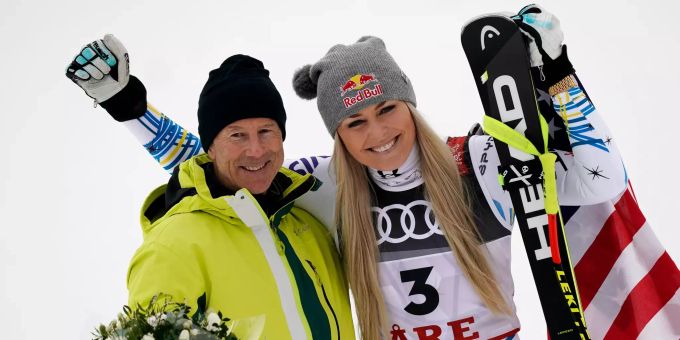 Der ehemalige Skirennfahrer Ingemar Stenmark (L) aus Schweden steht neben der Gewinnerin der Bronzemedaille, Lindsey Vonn aus den USA. Ingemar Stenmark und Lindsey Vonn.