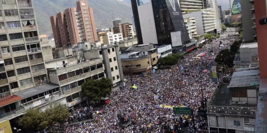 Massendemonstration in der venezolanischen Hauptstadt Caracas gegen die Regierung von Präsident Maduro. Foto: Rafael Hernandez