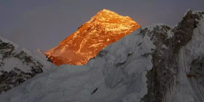 Seit der ersten Besteigung des Everest im Jahr 1953 schafften es inzwischen mehr als 5000 Menschen auf den Gipfel des Bergs. Foto: Tashi Sherpa/AP Seit der ersten Besteigung des Everest im Jahr 1953 schafften es inzwischen mehr als 5000 Menschen auf den Gipfel des Bergs. Foto: Tashi Sherpa/AP