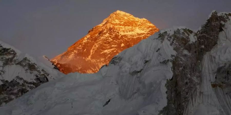 Seit der ersten Besteigung des Everest im Jahr 1953 schafften es inzwischen mehr als 5000 Menschen auf den Gipfel des Bergs. Foto: Tashi Sherpa/AP