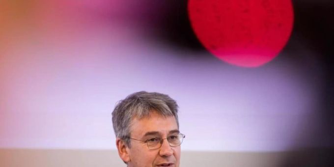 «Es gibt Hinweise, dass Nutzerbewertungen nicht selten gefälscht oder manipuliert sind», sagt Kartellamtspräsident Andreas Mundt. Foto: Rolf Vennenbernd «Es gibt Hinweise, dass Nutzerbewertungen nicht selten gefälscht oder manipuliert sind», sagt Kartellamtspräsident Andreas Mundt. Foto: Rolf Vennenbernd