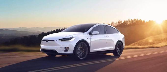 Das Angriffsziel des Jaguar I-Pace: der Tesla Model X. Tesla Model X