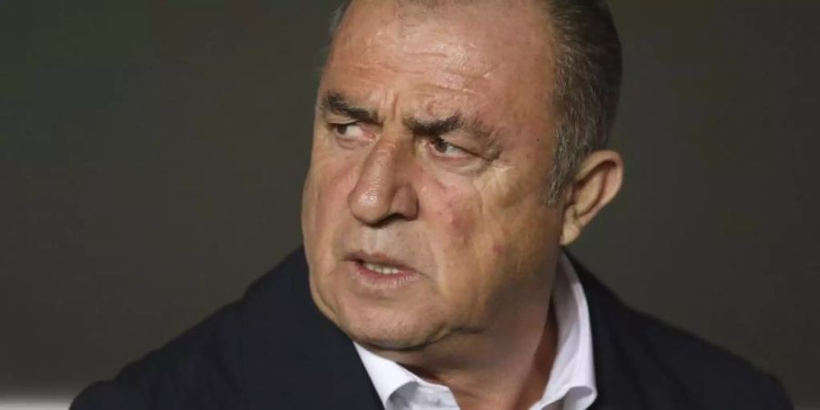 Galatasaray und Trainer Fatih Terim wollen im direkten Duell den Konkurrenten Istanbul Basaksehir distanzieren. Foto: Armando Franca/AP