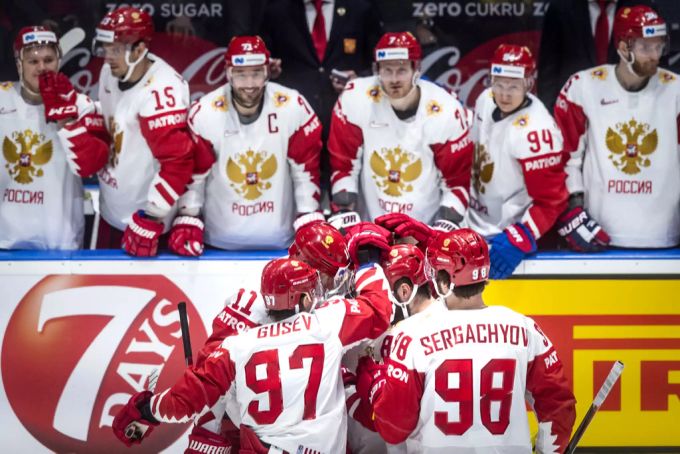 Die Russen bejubeln das zwischenzeitliche 2:0. Eishockey WM