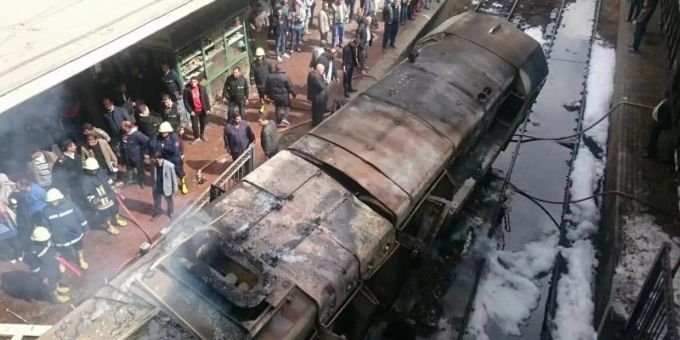 Ausgebrannter Waggon im Bahnhof der ägyptischen Hauptstadt Kairo. Foto: Ahmed Abd Elfatah Kairo Zugunglück tote