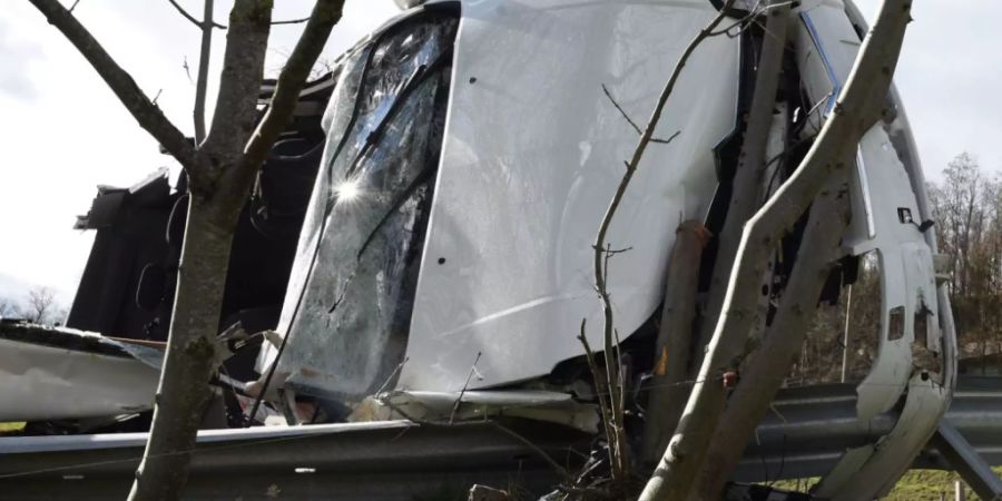 Der 70-jährige Lenker dieses Autos wurde beim Unfall in Malters schwer verletzt.