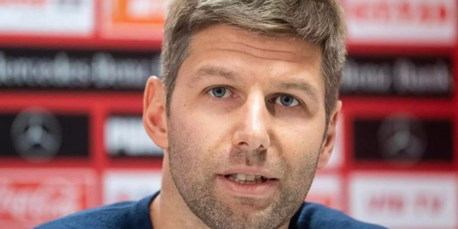 Thomas Hitzlsperger, neuer Sportvorstand des VfB, stützt auch weiterhin Trainer Markus Weinzierl. Foto: Sebastian Golnow