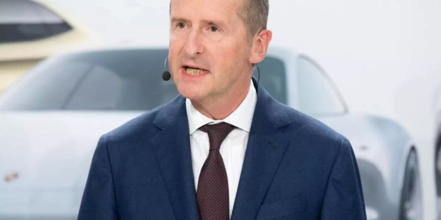 VW-Chef Herbert Diess will, dass Manager mit Anspruch auf einen Dienstwagen auf Batterie-Autos umsteigen. Foto: Julian Stratenschulte