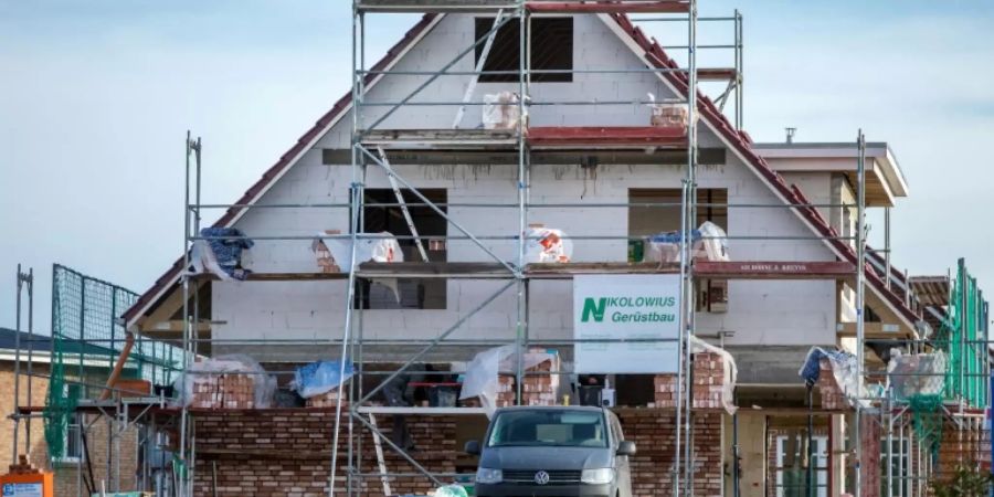 Merkel stellt sich in Streit um Grundsteuer gegen Scholz