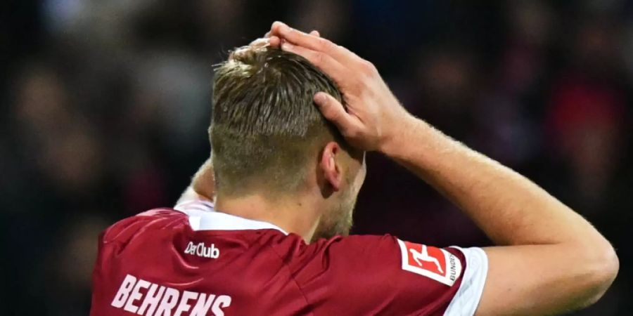 Nürnbergs Hanno Behrens ist entsetzt: Er vergibt vor der Pause einen Penalty
