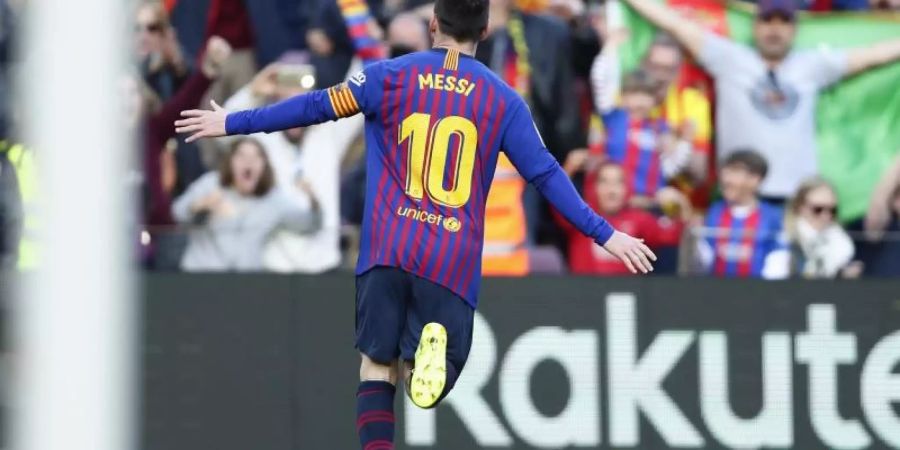 Barcelonas Lionel Messi jubelt, nachdem er das erste Tor für seine Mannschaft erzielt hat. Foto: Manu Fernandez/AP/dpa