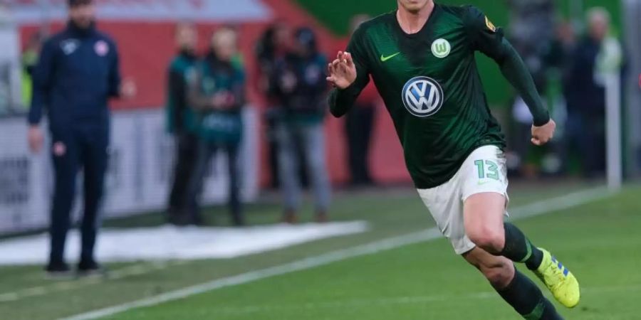 Yannick Gerhardt fällt für den VfL Wolfsburg im Niedersachsen-Duell wohl aus. Foto: Peter Steffen/dpa