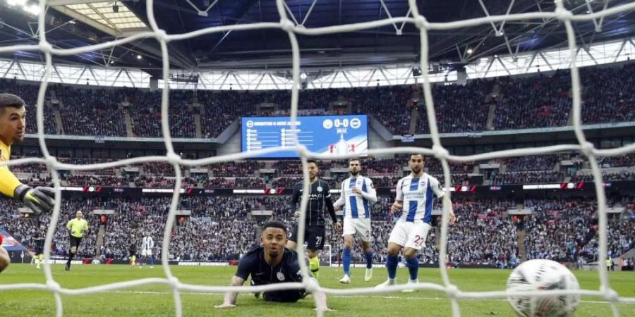 ManCity-Spieler Gabriel Jesus (M) erzielt das Tor des Tages. Foto: Matt Dunham/AP