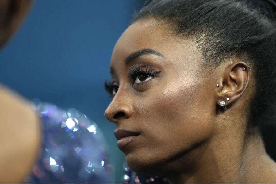 Simone Biles wurde in Vergangenheit oft für ihre Haare und Frisuren kritisiert. Social-Media-Rüpel empfanden diese als ungepflegt.