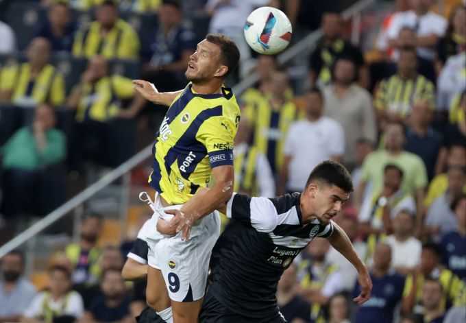 Edin Dzeko trifft wie schon im Hinspiel für Fenerbahce gegen den FC Lugano. Dzeko Fenerbahce FC Lugano