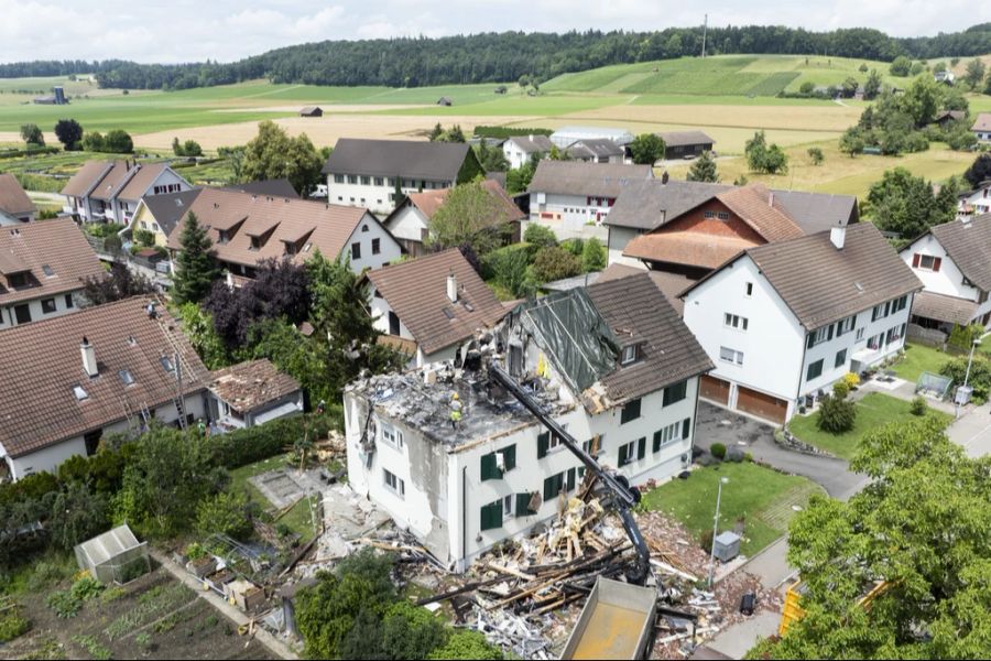 In Dorf ZH ist es in der Nacht auf Mittwoch zu einer heftigen Explosion gekommen.