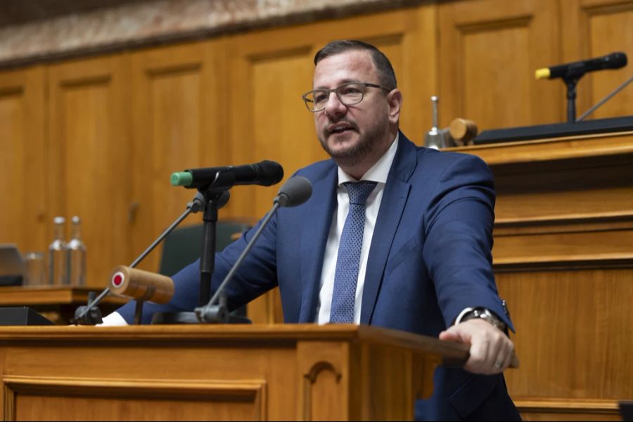 Mitte-Fraktionspräsident Philipp Matthias Bregy ist sicher: «Nie wieder ist jetzt!» Es liege auf der Hand, dass die Symbole des Nationalsozialismus jetzt verboten werden müssen. (Archivbild)