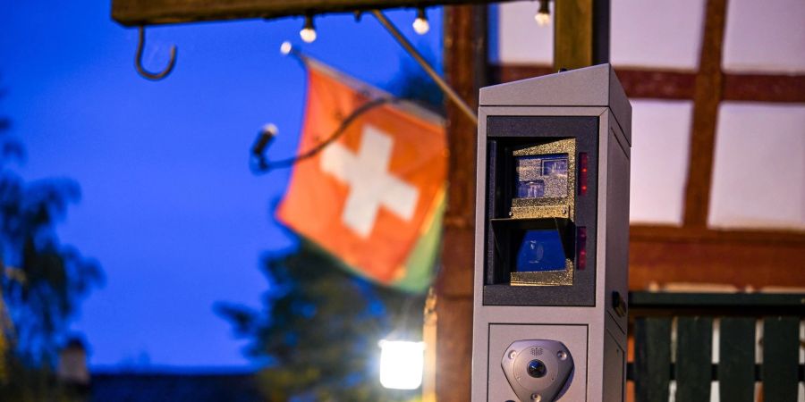 Geblitzt in der Schweiz? Entsprechende Bussgelder können ab sofort auch bei uns vollstreckt werden.