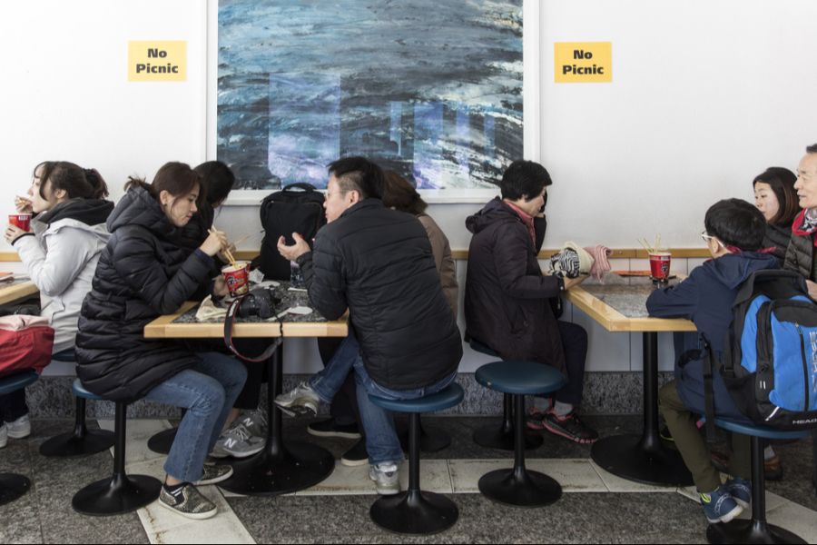In Japan ist es nämlich beispielsweise üblich, seine Wertsachen während einem kurzen WC-Besuch auf dem Tisch liegenzulassen. (Archivbild)