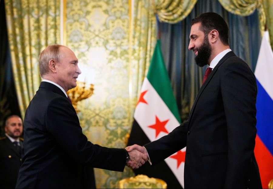 Nun hat sich Putin mit dem neuen Führer Syriens, Ahmed al-Scharaa, getroffen.
