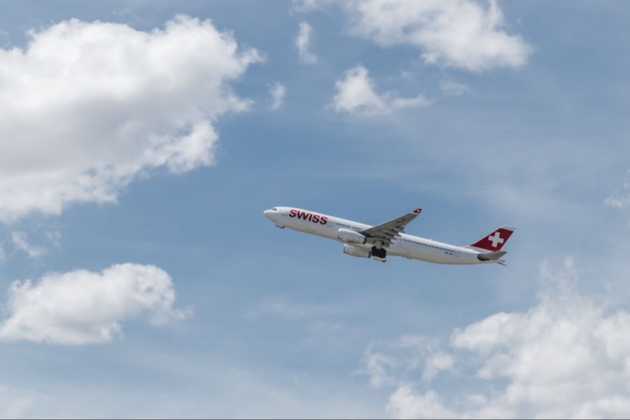 Aus Kostengründen will die Fluggesellschaft Swiss mehr indische Flight Attendants einsetzen. (Symbolbild)