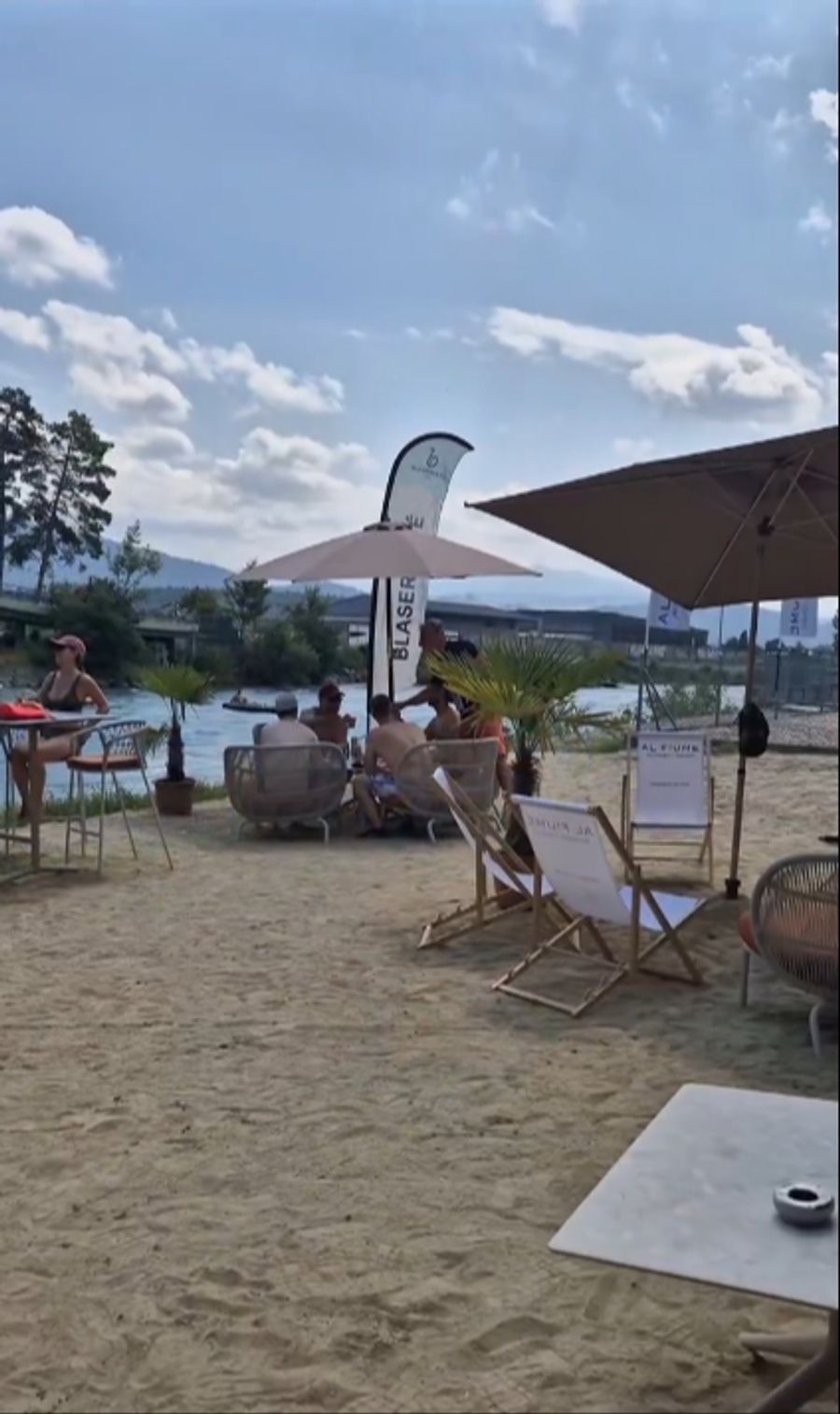 Panini und Getränke direkt an der Aare: Von Freitag bis Sonntag (11 bis 17 Uhr) kann man per QR-Code bestellen.