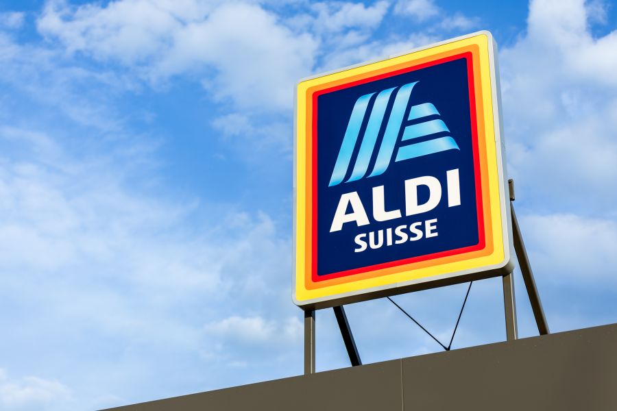 Der Aldi in Belp hat umgebaut und die Self-Checkout-Kassen direkt gegenüber der bedienten Kasse positioniert. (Symbolbild)