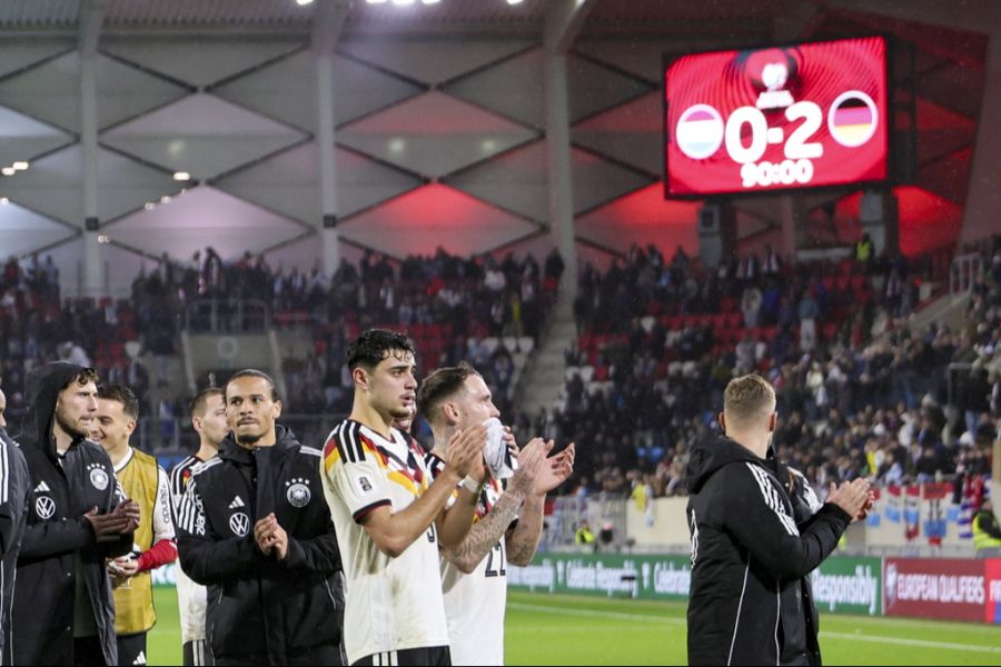 Trotz dem Sieg steht die DFB-Elf in der Kritik, die Medien stellen in Frage, ob das Team überhaupt an die WM will.