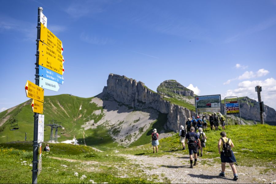 Das Wetter in den Bergen lädt zum Wandern ein. (Symbolbild)